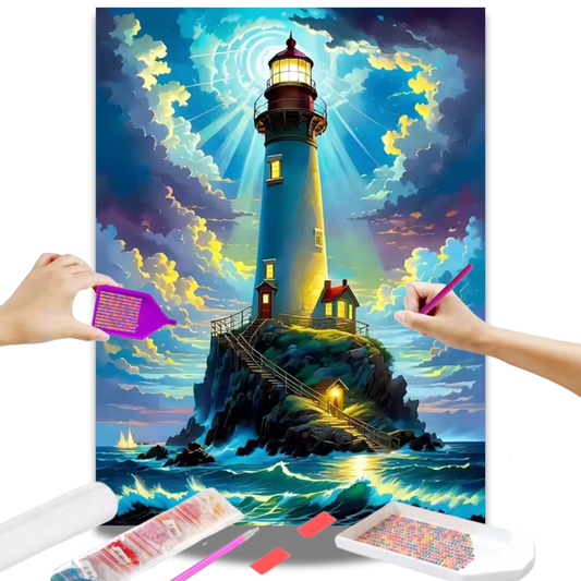 Farol Aceso com Nuvens