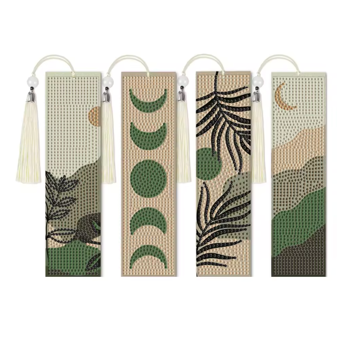 Marcador de Páginas de Pintura com Diamantes - Lua e Folhas Verdes